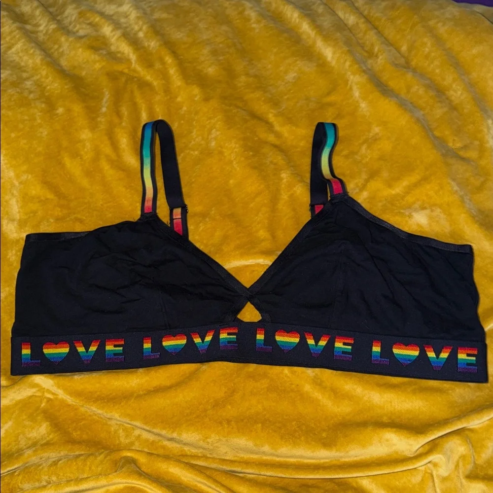 Torrid size 4 triangle cut-out bralette - Picture 3 of 5